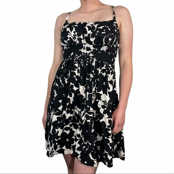 B. Smart Black and White Floral Fit & Flare Dress - Picture 2 of 9